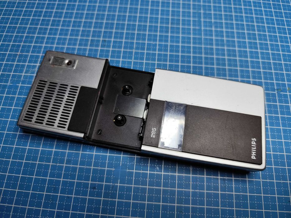 Casetofon reportofon portabil vechi anii 70 PHILIPS 295