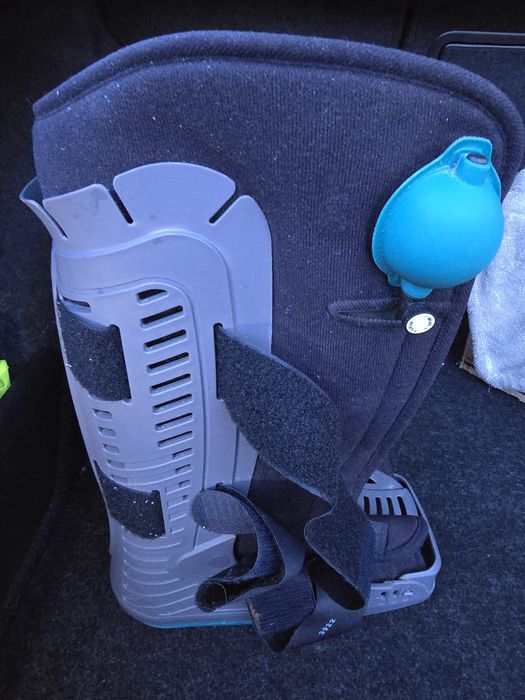 Vând orteza Air walker