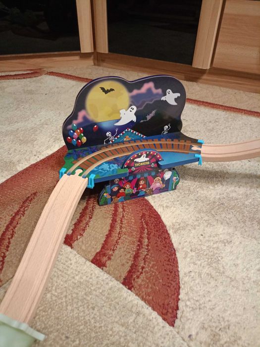 Лунапарк с дървени релси