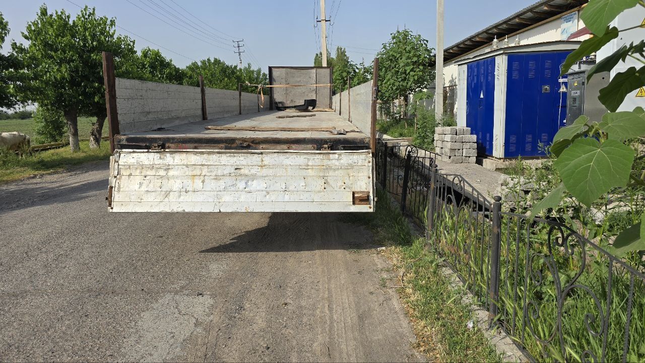 Полуприцеп сотилади