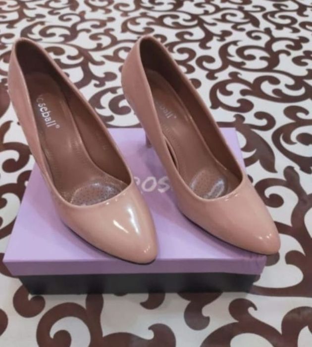 Обуви женские,детские все новые,недорого.