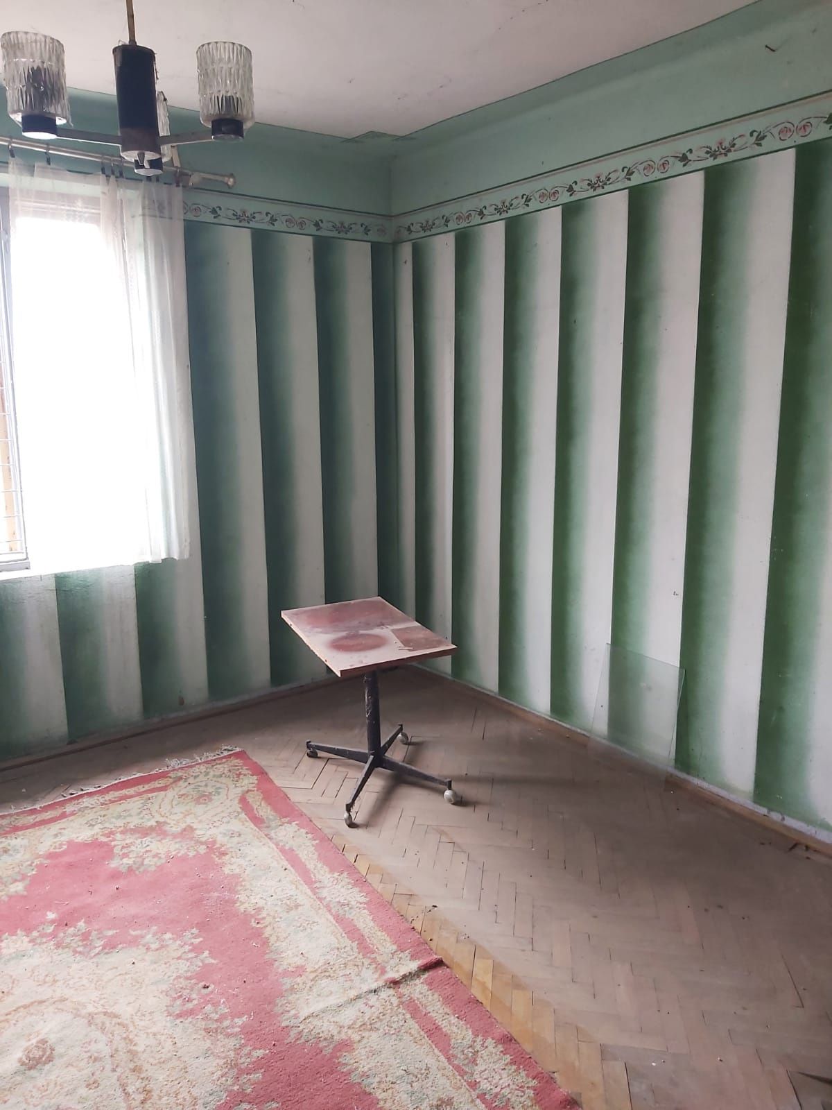 casa  cu toate utilitățile la poartă