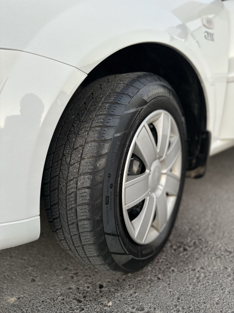 Lacetti 1.8 3-pozitsiya Full Avtomat karobka Korea sotiladi