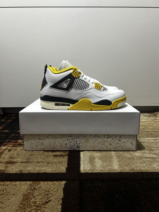 Jordan 4 Vivid Sulfur
