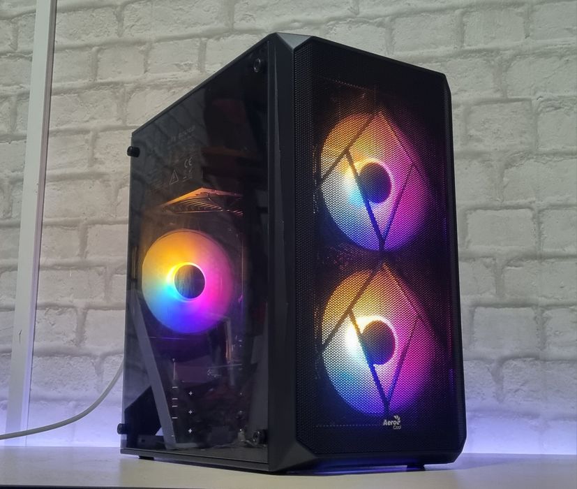 Unitate PC: i5 4460s/8GB RAM/nVidia Quadro K620 2GB/SSD 240GB/fRGB LED