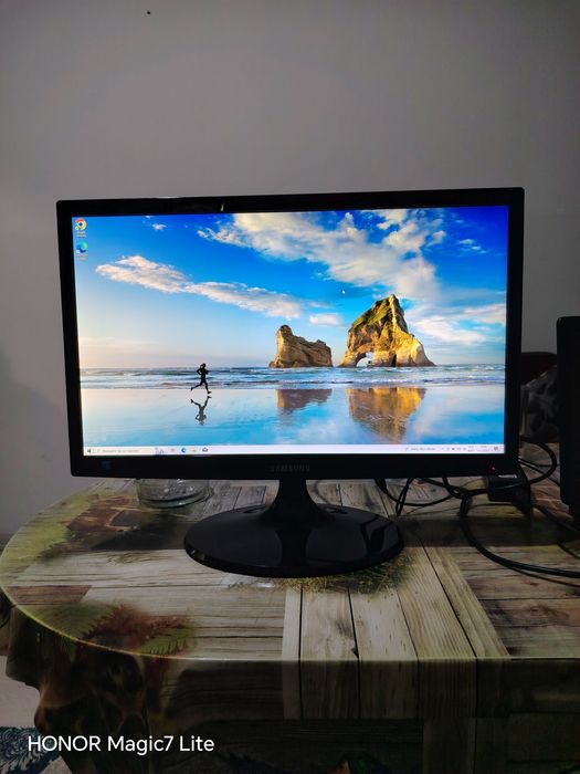 Лед монитор самсунг 22 инча