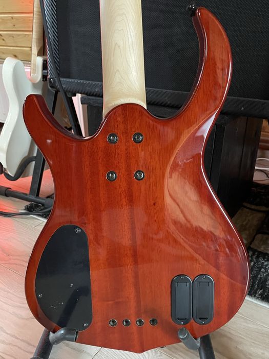 Chitara bas Marcus Miller M3 +flightcase