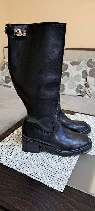 Нови дамски ботуши, кожени с цип страхотен модел