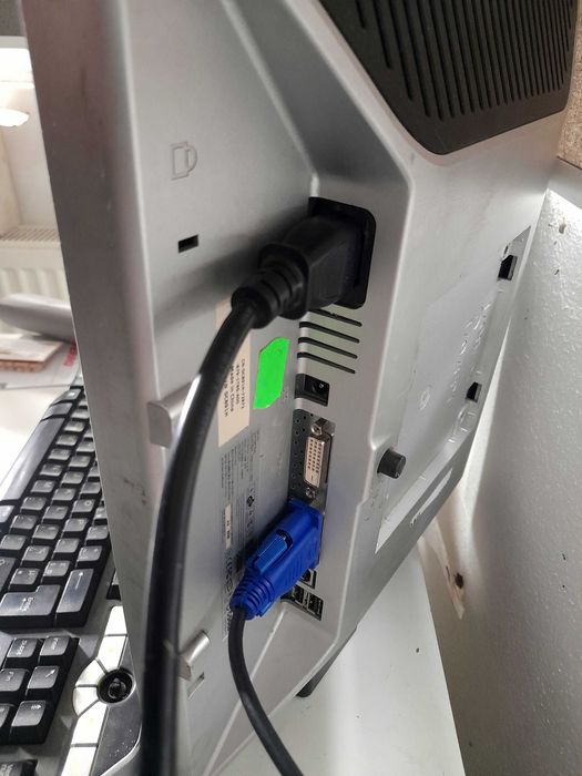 Vonitor Dell 17" si AOC 19" VGA si DVI, audio si USB