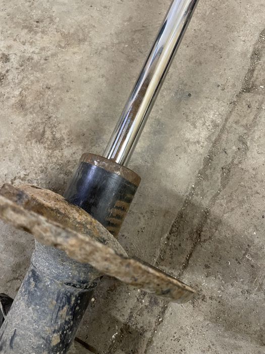 Преден ляв амортисьор VW Transporter T5