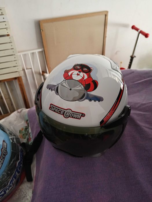 Детска каска за мотор