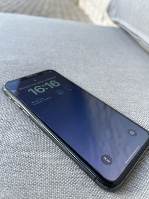Vand iphone 11 pro de 64 gb impecabil