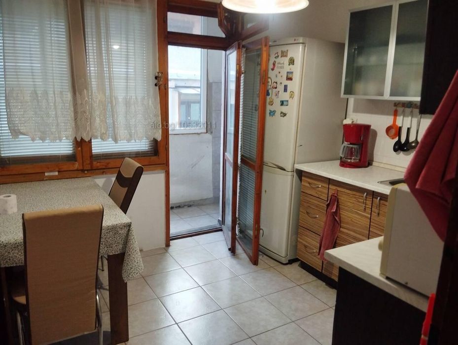 Дава се под наем Двустаен апартамент в Бургас, Център - 70 кв.м за 459 € - Снимка #1