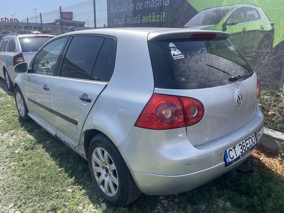 Vand 2 golf 5 la pachet•2500 pret fix!