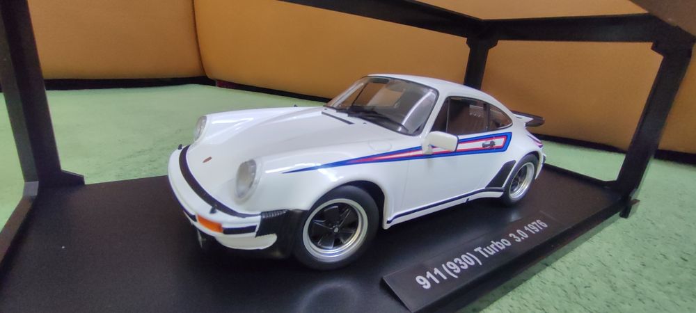 Модел 1:18 Porsche 911 (930)turbo