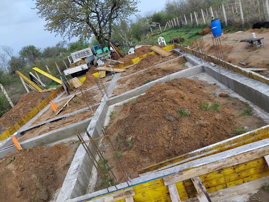 Извършвам строителни услуги