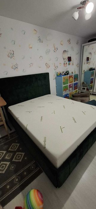 Pat tapițat, saltea inclusă, 160x200 cm.