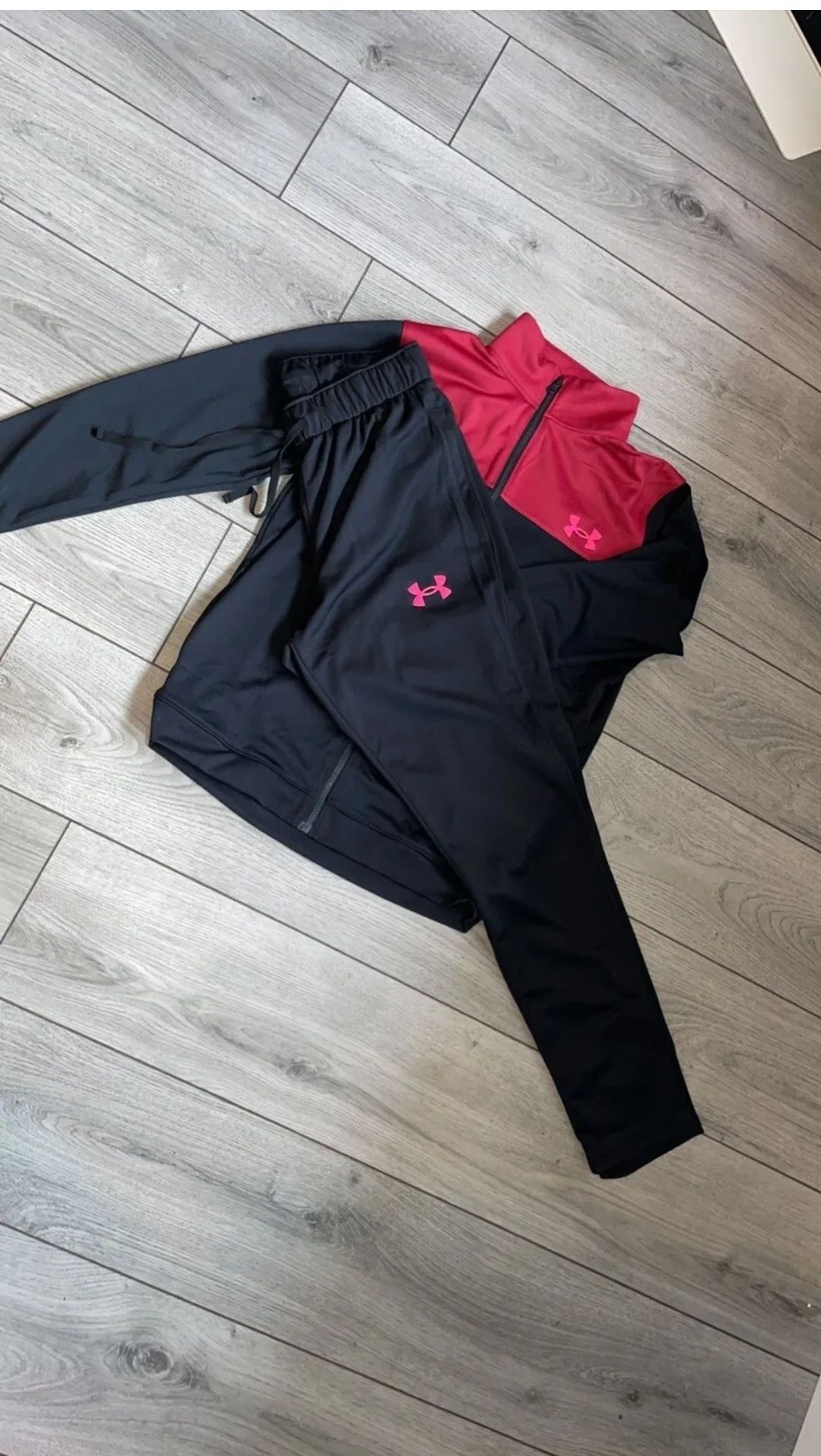 Нов, оригинален спортен комплект Under Armour, L размер