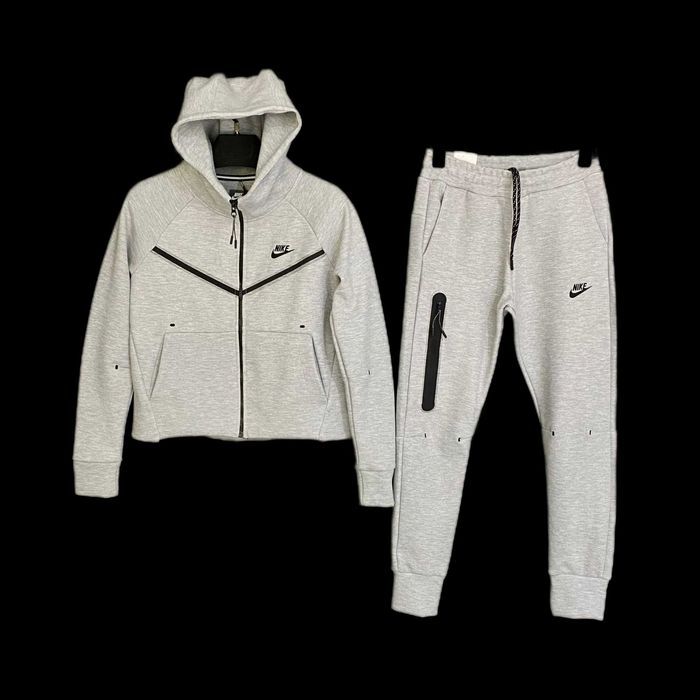 Nike Tech Fleece de la 10-18 ani