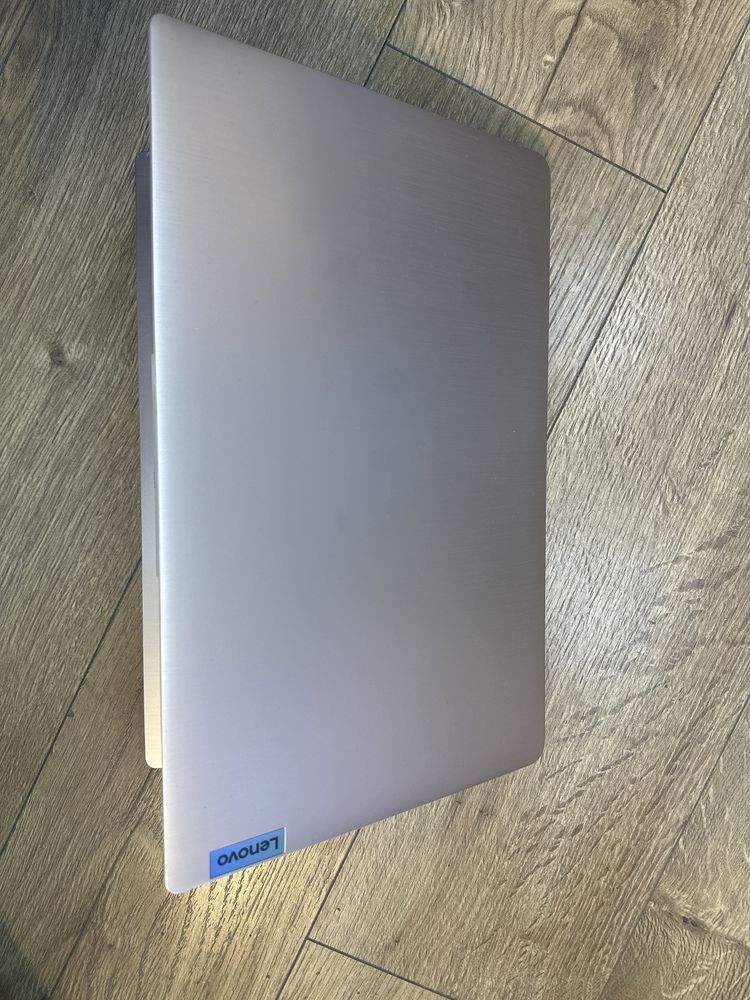 Перфектен Lenovo ideapad3 15itl6/82h8 12ram 512ssd