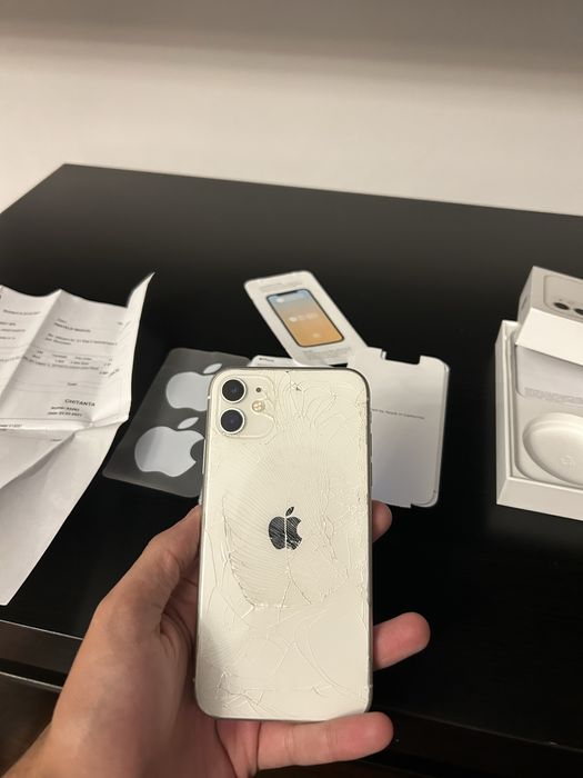 Vand telefon iphone 11