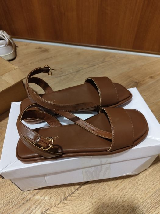 Нови сандали about you