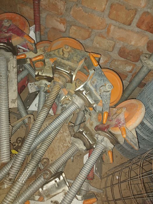 Roti și tălpi reglabile tip layher schela