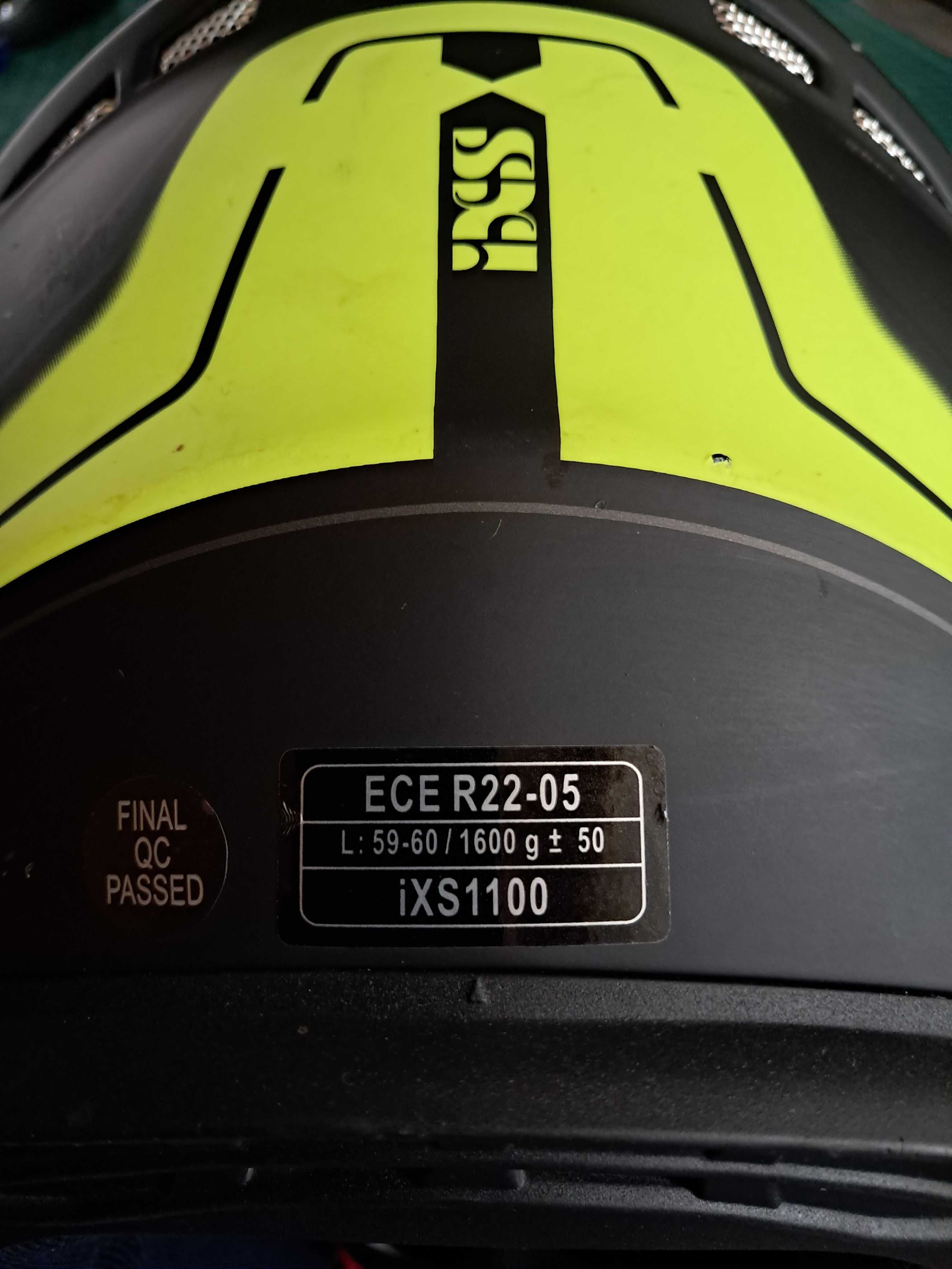 Продавам каска iXS 1100