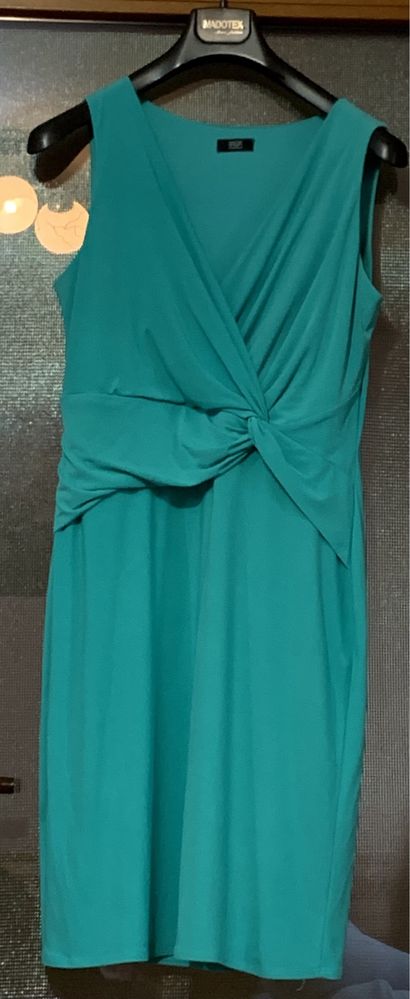 Vand rochie verde marimea 42