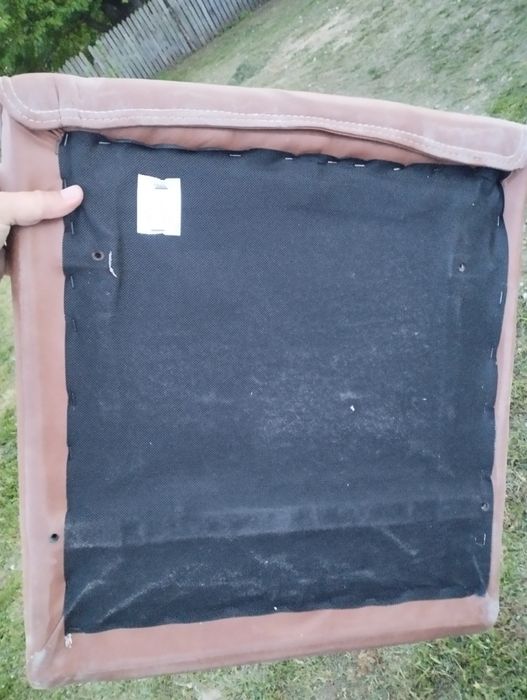 Vand scaune noi fara picioare maro si negre imitatie de piele