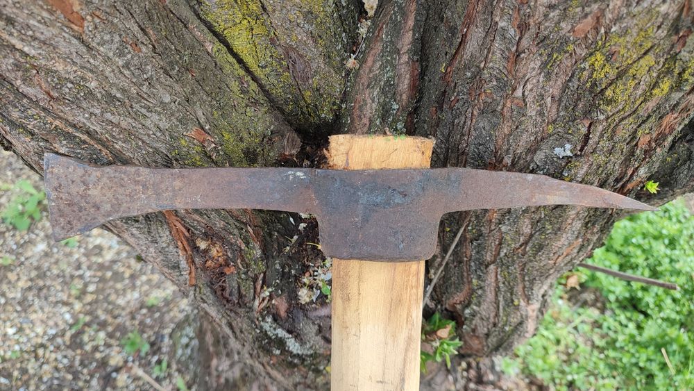 Târnăcop facut la forjă