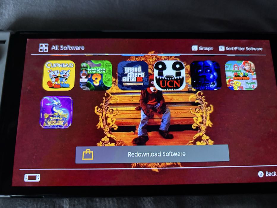 Nintendo Switch OLED с 50+ игри + кейс и стойка