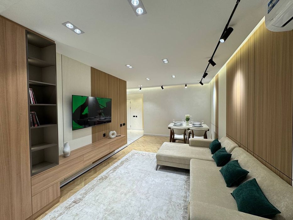 Ул. Садыка Азимова, Центр 4/2/4 80 М², с обстановкой