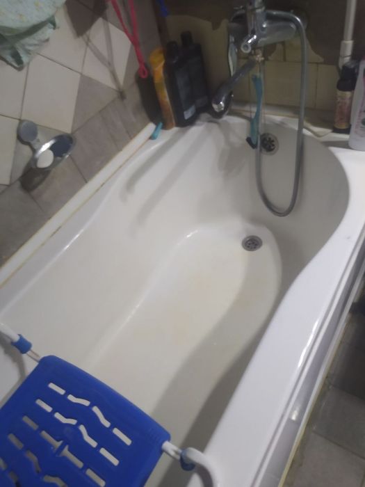 Продается 2-х комнатная квартира в центре.