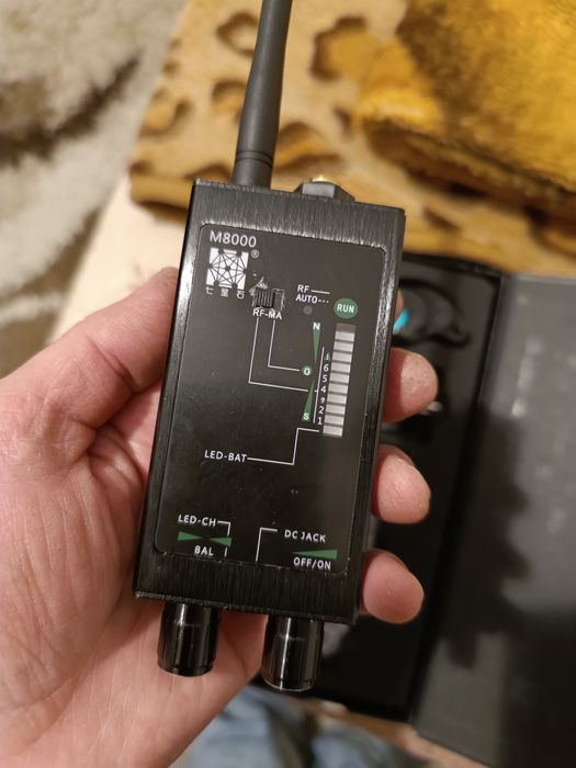 M8000 detector profesional camere spion, GPS, microfoane, reportofoane