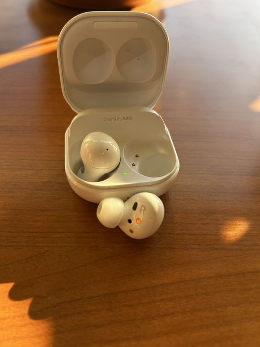 Vand casti Samsung Galaxy Buds2