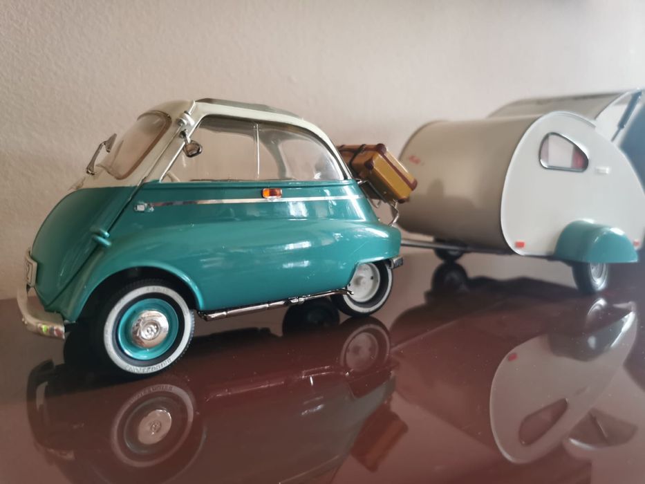 Количка 1955 BMW Isetta 250 и кемпер от Revell 1:18 рядко зелено издан