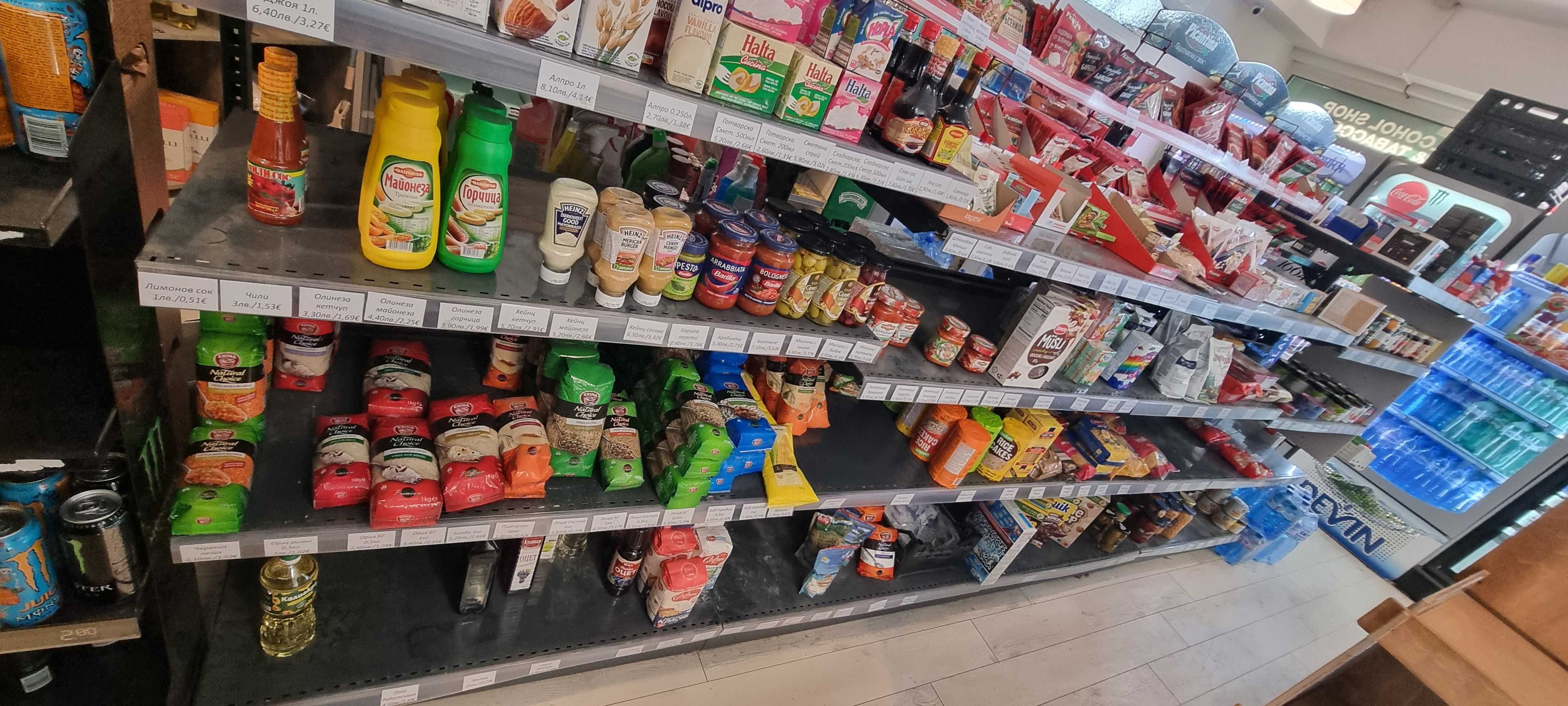 Стелажи за Магазин