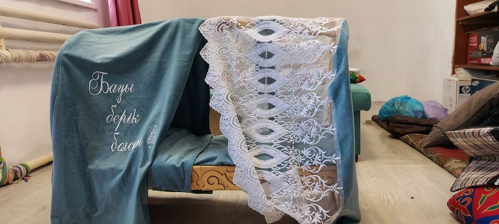 Бесик в национальном стиле