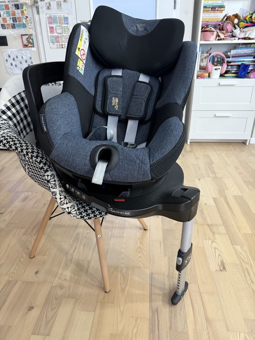 Britax Römer dual fix i-size (76 – 105 cm / 15 luni – 4 ani)