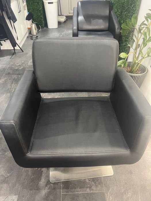 Фризьорски стол и огледало с лед осветление