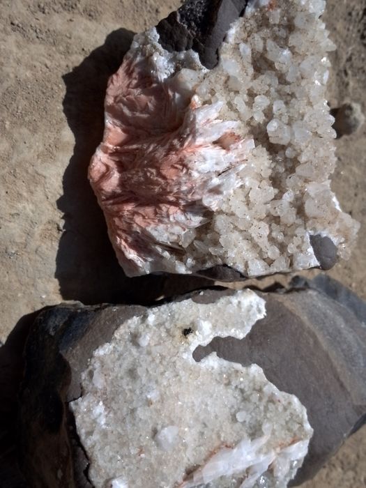 Sotiladi noyob turdagi (zeolit – stilbit va kvarts)