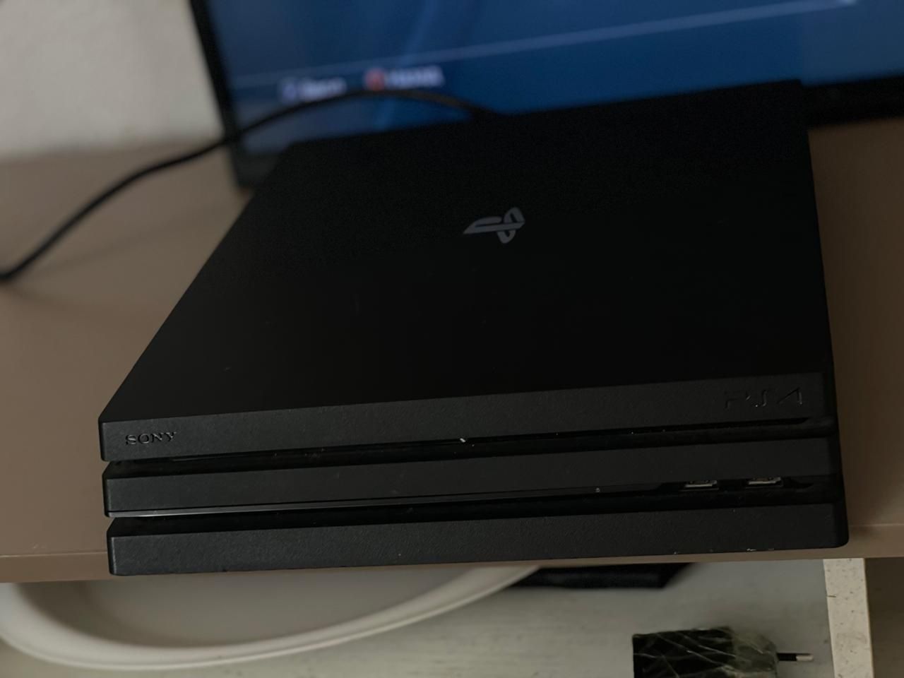 PLAYSTATION 4 512гб. Два джостика, 7 игр..