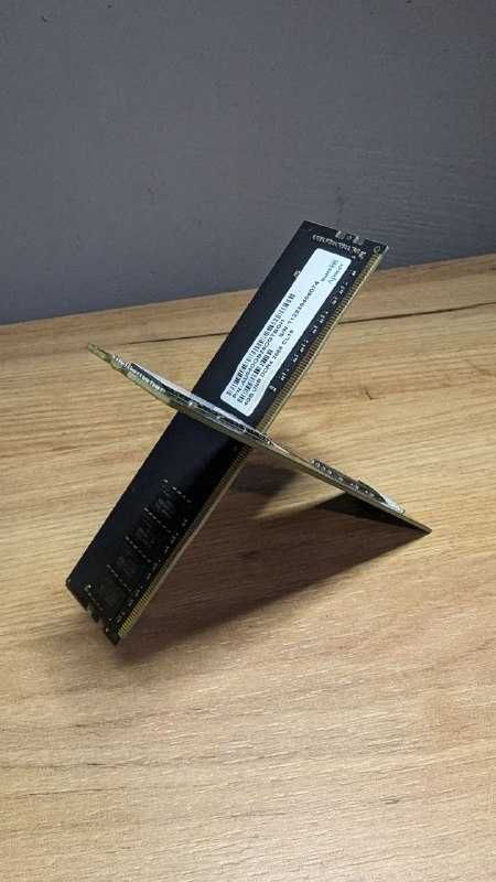 Оперативная память ОЗУ DDR4 2666 2 шт. по 4 Гб . Цена за 2