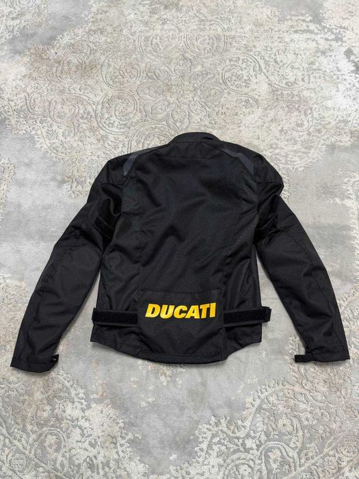 Продается мото куртка 
Ducati  новая.