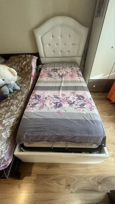 Тапицирано легло 90/200