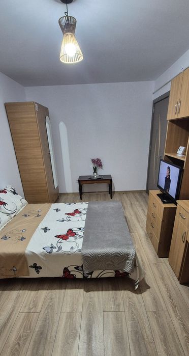 Închiriez garsonieră