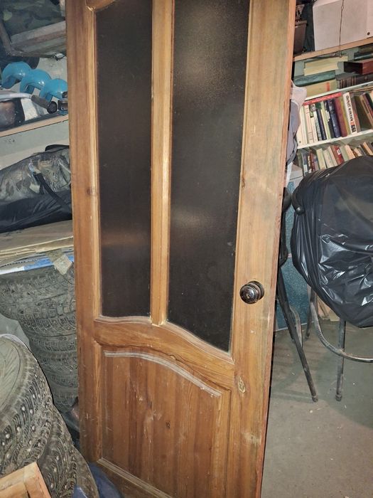 Дверь со стеклом дерево