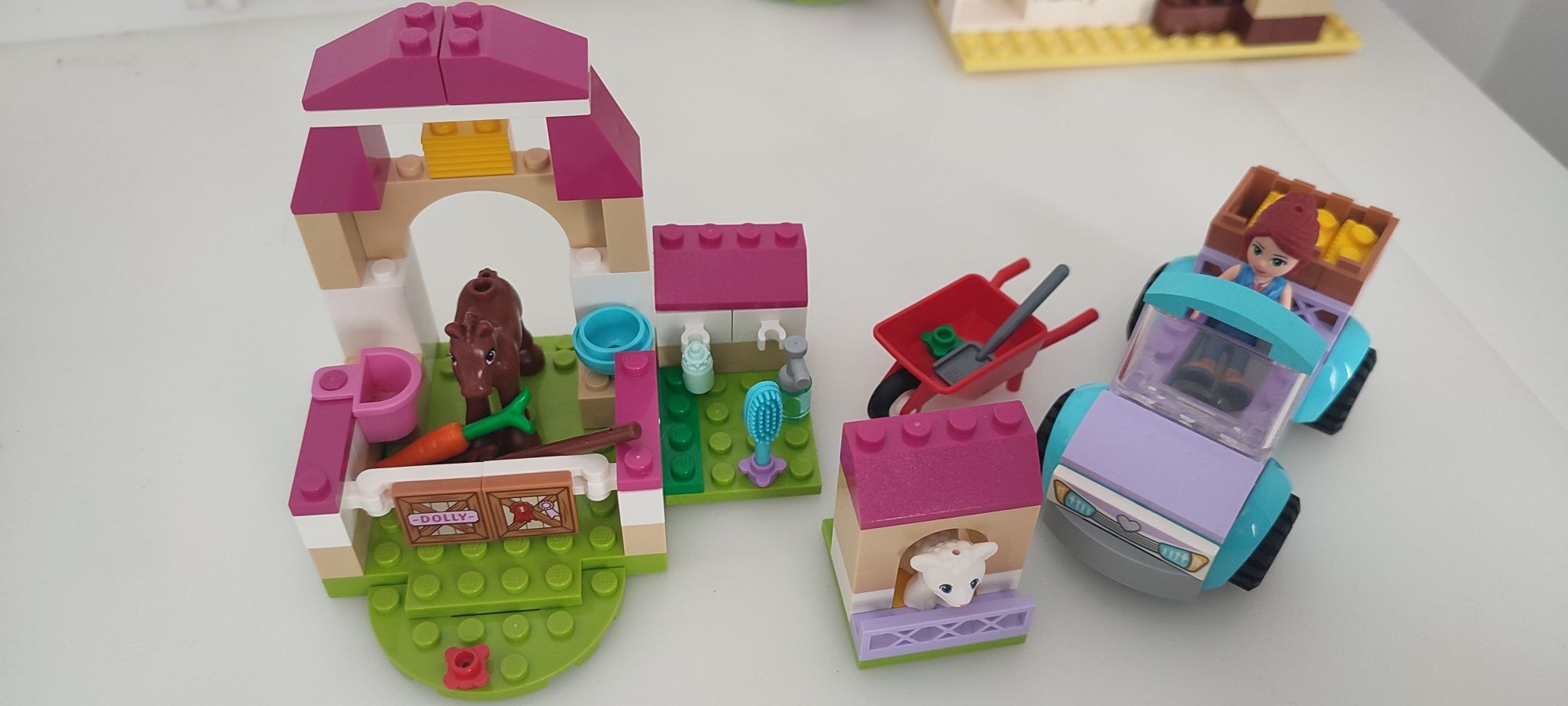Vând Lego Juniors Valiza de ferma a Miei+Cubul iepuras