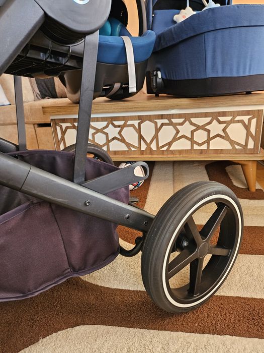 Количка Cybex balios s lux с много подаръци